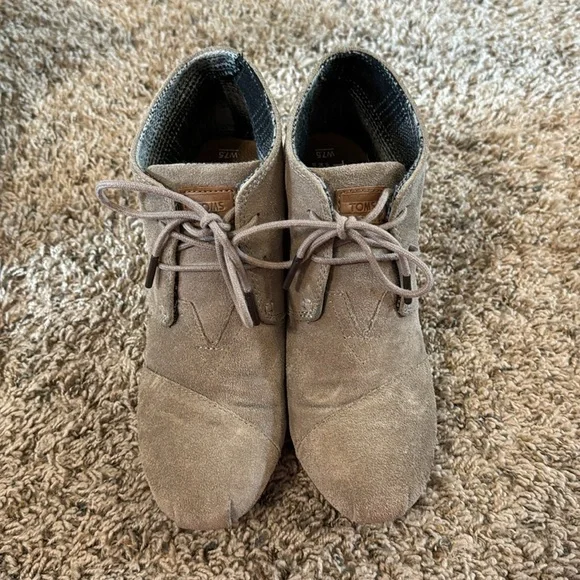 Desert Wedge Toms In Taupe Suede Size 7.5 - Picture 3 of 11
